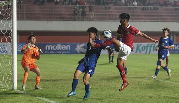 Timnas Wanita Inggris mengukir sejarah dengan menjuarai Piala Eropa Wanita 2022 usai mengalahkan Jerman di final. Jargon Football is Coming Home mengema. (foto: REUTERS/Lisi Niesner).