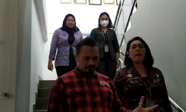 Jerinx Bebas Jeinrx SID meninggalkan Lapas Kerobokan. (Foto: Chusna Mohammad)