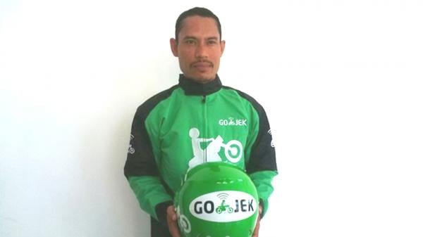 Pesepakbola Indonesia yang Banting Setir sesudah P Pesepakbola Indonesia yang Banting Setir sesudah Pensiun. Anang Ma`ruf banting setir menjadi pengemudi ojek online (Foto: Istimewa)