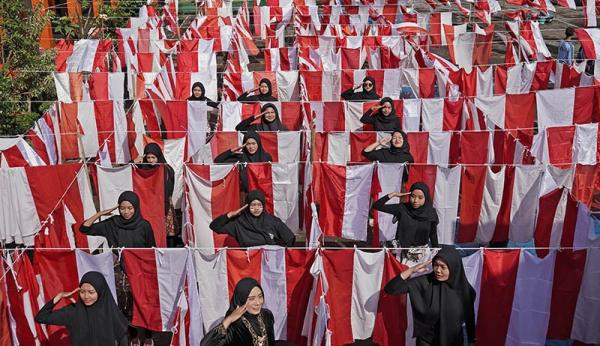 Jelang HUT RI ke-77, Pemprov Lampung Bagikan 70.400 Bendera Merah Putih