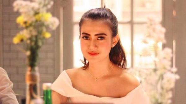 Artis Cantik yang Pernah Kesurupan. (foto: instagram)