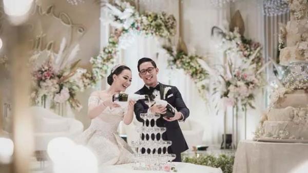  Artis gelar pernikahan di dua negara, Yuanita