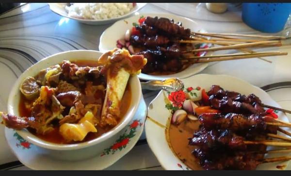 Makanan Indonesia yang Mendunia, Sate (Foto: iNews/Elis Novit) Makanan Indonesia yang Mendunia, Sate (Foto: iNews/Elis Novit)