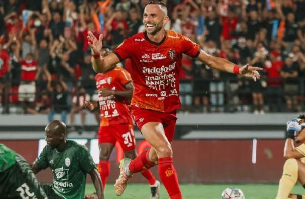 Striker Bali United, Ilija Spasojevic berhasil membawa timnya menang tipis 3-2 saat melawan RANS Nusantara FC dalam laga Liga 1 2022/2023 di Stadion Kapten I Wayan Dipta, Kamis (4/8/2022) malam WIB. (Foto: Instagram/@baliunitedfc)