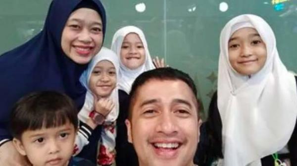 Artis Punya Anak Kembar. (Foto: Instagram)