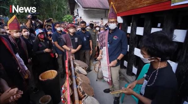 Kunjungan Menteri Pariwisata dan Ekonomi Kreatif Sandiaga Uno ke Desa Wisata Tipang. (Foto: vozpublica)