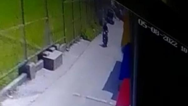 Sosok Petugas PLN Gadungan yang Kerap Beraksi di Limbangan Garut Terekam CCTV