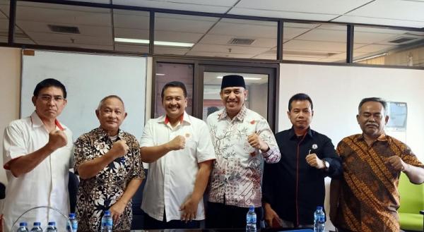 Tim Penjaringan dan Penyaringan (TPP) pencalonan Ketum Muay Thai Indonesia. (Foto: MPI/Ilham Sigit Pratama)