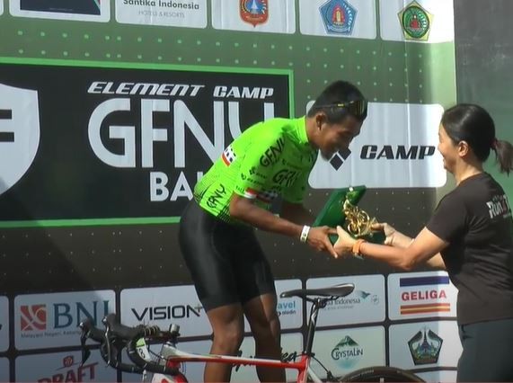 Peserta balap sepeda GFNY yang keluar sebagai juara akan diikutsertakan di ajang serupa di New York. (Foto: iNews TV/Catur K)