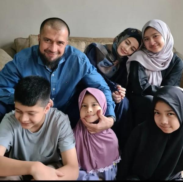 WhatsApp Image 2022 08 08 At 3 13 35 PM Primus Yustisio dan Jihan Fahira bersama anak-anak. (Foto: instagram)