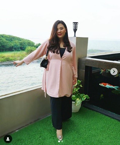 Eriska Rein Potret rumah artis di tepi pantai. (foto: instagram)