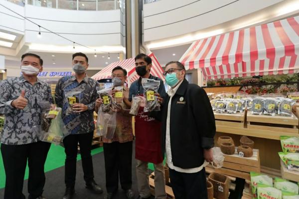 Pameran Farm to Table menyajikan buah dan sayuran lokal segar untuk diet sehat. 