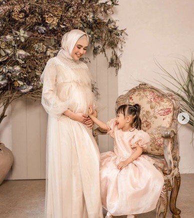 Artis Cantik yang Hamil Besar di Akhir Tahun 2022. (Foto: Instagram)