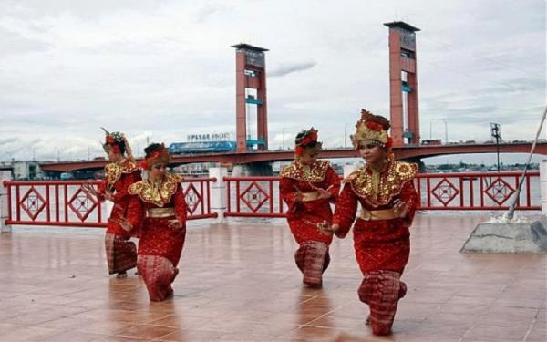 Tari Tanggai sering ditampilkan dalam menyambut tamu agung dan memeriahkan acara pernikahan. (Foto: Infobudaya)