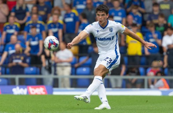 Bek Timnas Indonesia Elkan Baggott tampil beringas di Piala Liga Inggris. Dia membuat timnya Gillingham melaju ke putaran kedua. (Foto: Twitter/@BaggottElkan)