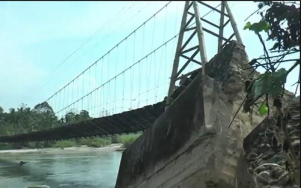 Jembatan Rusak Diterjang Banjir, Akses Warga 2 Desa di OKU Selatan Terputus