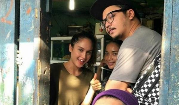 Artis Suka Makan di Warteg. (Foto: Youtube)