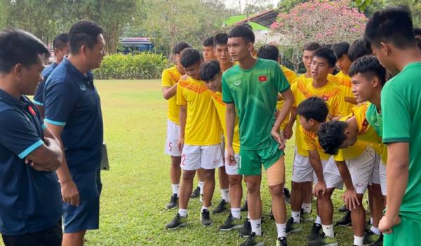 Vietnam Timnas Vietnam dapat kabar baik jelang lawan Indonesia di final Piala AFF U-16 2022. Kiper utama mereka Pham Dinh Hai berangsur pulih dari cedera. (Foto: VFF)