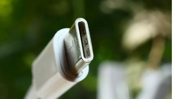 Intip Keunggulan USB Type-C Dibandingkan Kabel Lightning iPhone, dari Fungsi hingga Harga