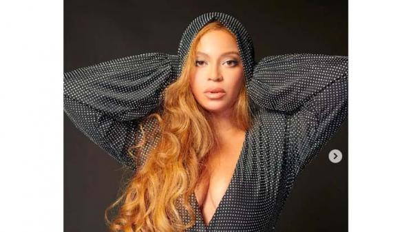 Beyonce Artis Pakai Gigi Emas. (Foto: Instagram)