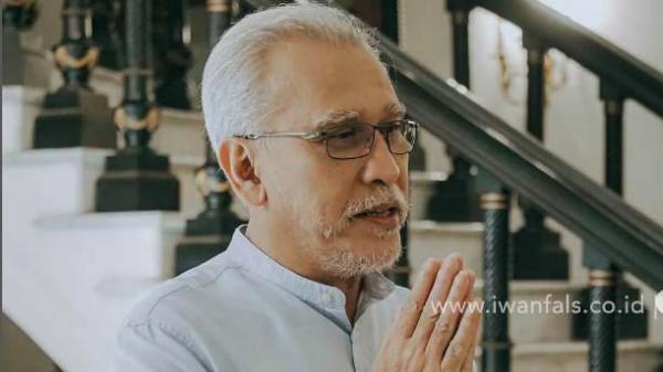 Iwan Fals Artis Pakai Gigi Emas. (Foto: Instagram)