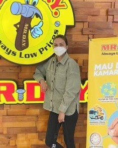 Donna Agnesia unggah foto saat belanja. (Foto: instagram)
