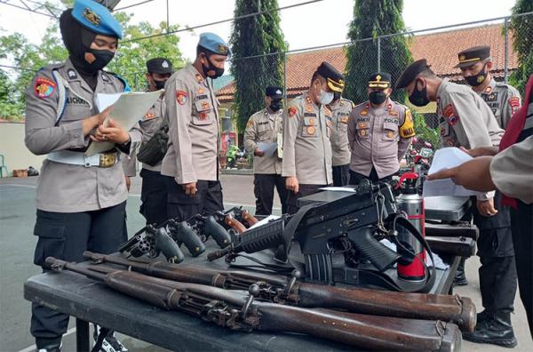 Cek Kondisi Senjata Api, Kapolres Kebumen: Gunakan Sesuai SOP