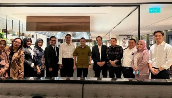 Hary Tanoesoedibjo berssama sejumlah anggota DPD RI. (Foto istimewa).