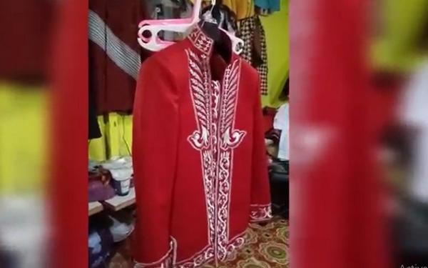 Baju adat Dolomani dari Kesultanan Buton. (Foto: iNews/Andhy Eba)