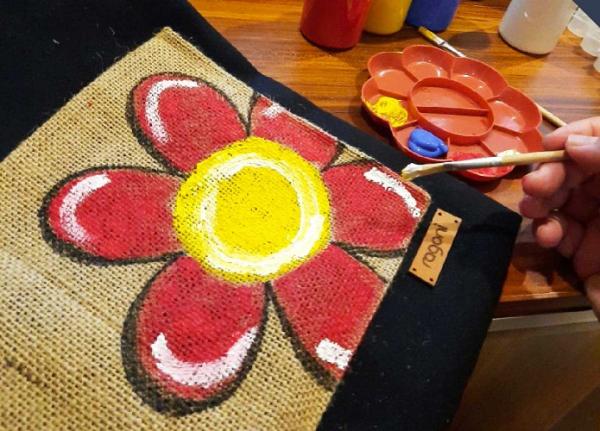 Kelas melukis workshop Teras Indonesia di Mal Taman Anggrek.