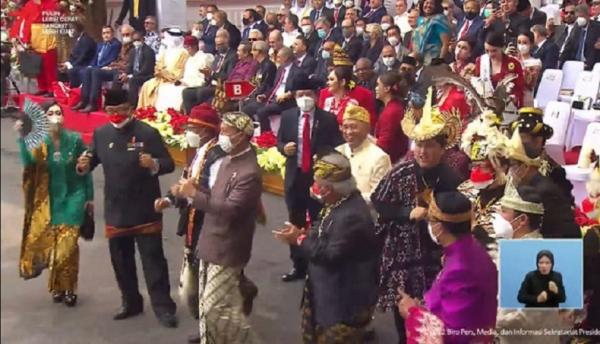 Penyanyi Farel Prayoga menghibur peserta upacara HUT RI di Istana Merdeka. (Foto ist).