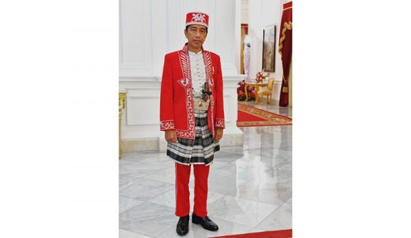 Jokowi Buton 1 Presiden Jokowi mengenakan baju adat Buton, Dolomani saat upacara proklamasi Kemerdekaan RI ke-77 di istana Negara, Jakarta, Rabu (17/8/2022). (Foto: antara)