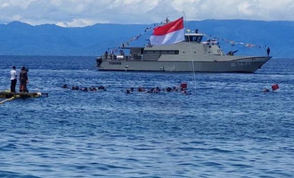 77 Penyelam Maluku Utara Upacara HUT RI di Bawah Laut Falajawa Ternate