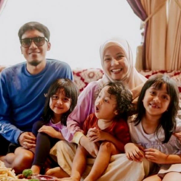 Pasangan Artis Awet Meski Beda Usia. (Foto: instagram)