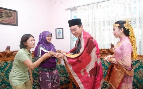 Perkawinan Adat Mabang Handak pada Suku Kayuagung. (Foto: Antara)