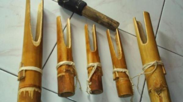 Alat musik tradisional Sulawesi Utara Sasesahang. (Foto: budaya-indonesia.org)