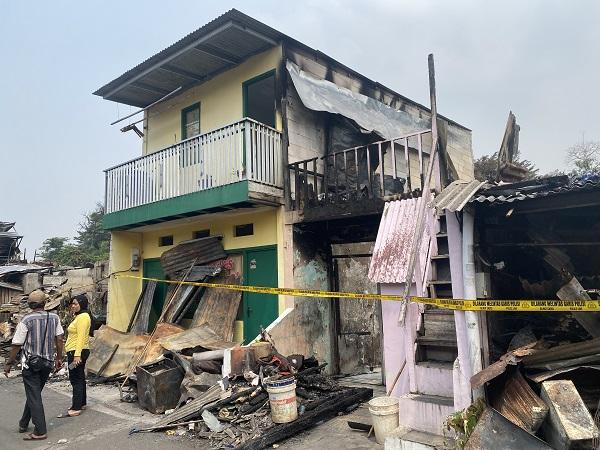 Viral Warteg di Simprug Golf 2 Utuh saat Kebakaran Viral Warteg di Simprug Golf 2 Utuh saat Kebakaran Hebat, Ini Penampakannya