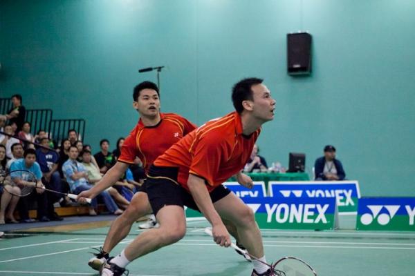 Pebulu tangkis legendaris Indonesia dan AS, Tony Gunawan (kanan) saat tampil di US Open 2011. (Foto: Wikimedia Commons)