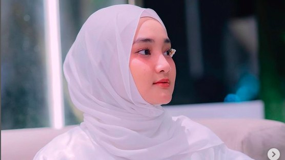 Artis anak guru. (Foto: instagram)