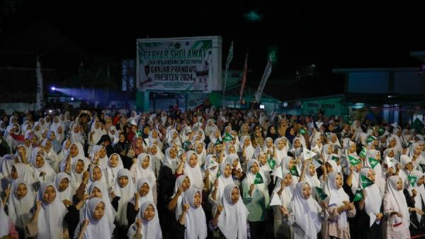 Ribuan Santri di Cirebon Hadiri Acara Gebyar Selawat dan Doa Bersama untuk Ganjar