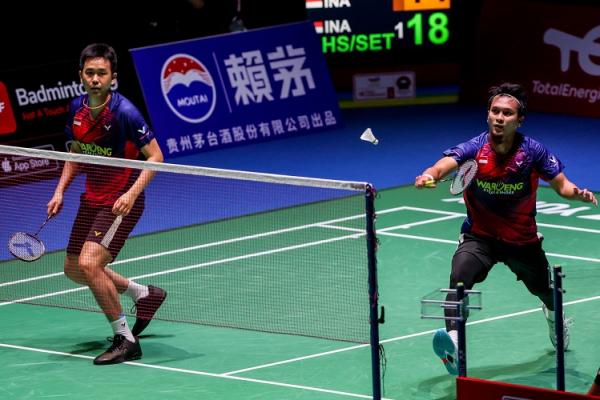 Ahsan/Hendra kejuaraan dunia 2022 Mohammad Ahsan/Hendra Setiawan gagal juara di Kejuaraan Dunia 2022. Dengan ini rekor tak pernah kalah di Kejuaraan Dunia pun terhenti. (foto: BadmintonPhoto).