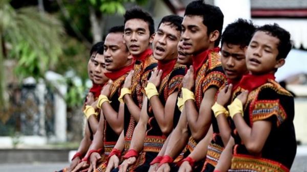 Ciri Khas Gerak Tari Daerah Aceh, Tepuk Tangan Dada dan Energik