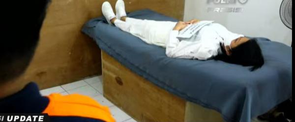 Putri Candrawathi dalam reka adegan (Foto : Polri TV)