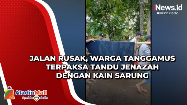 Jalan Rusak, Warga Tanggamus Terpaksa Tandu Jenazah Dengan Kain Sarung