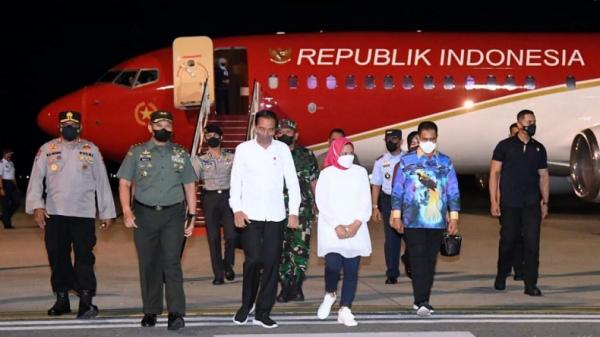 Tempuh 5 Jam Penerbangan, Jokowi dan Iriana Tiba di Jayapura Malam Hari