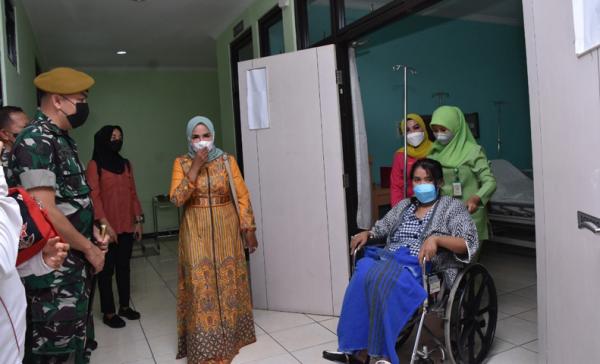 Istri Kopda Muslimin Jalani Rawat Jalan  dan Home Care Ditangani Tim Kesdam Diponegoro