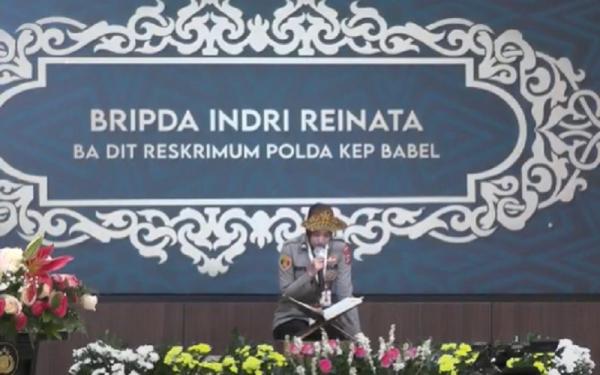 Polwan Juara Mtq Bripda Indri Reinata saat mengikuti MTQ Polri 2022. (Foto: Instagram Polda Babel)