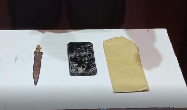 Barang bukti senjata tajam pria ngamuk di Kerobokan. (Foto: Bagus Alit)