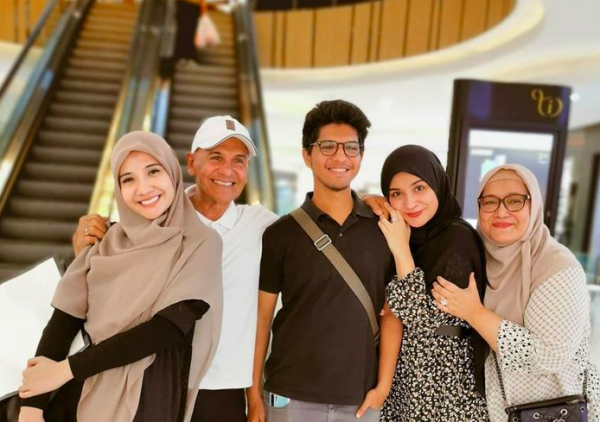 Artis Menikah Lebih dari 20 Tahun Cerai di Hari Tua. (Foto: Instagram)
