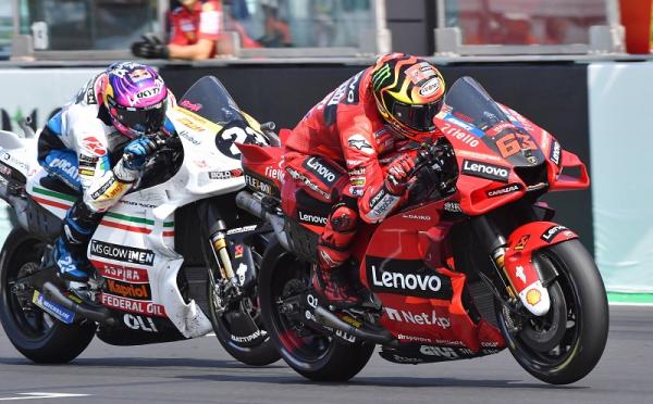 Francesco Bagnaia jadi juara MotoGP San Marino 2022 pada Minggu (4/9/2022) malam WIB. Selain Bagnaia ada 2 pembalap Ducati lain finis di 5 besar. (foto: REUTERS/Jennifer Lorenzini)